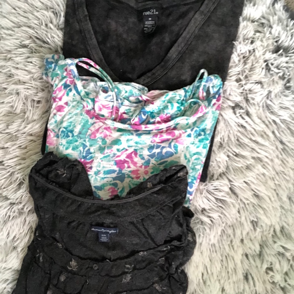bundle of 3 shirts